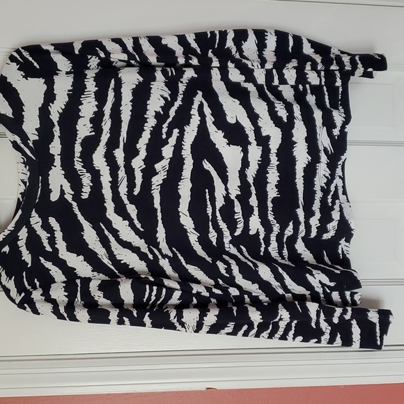 Top - Picture 1 of 1